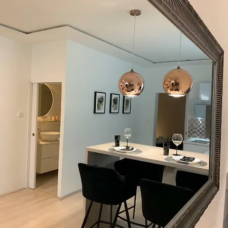 City Street Apartman * プーラ
